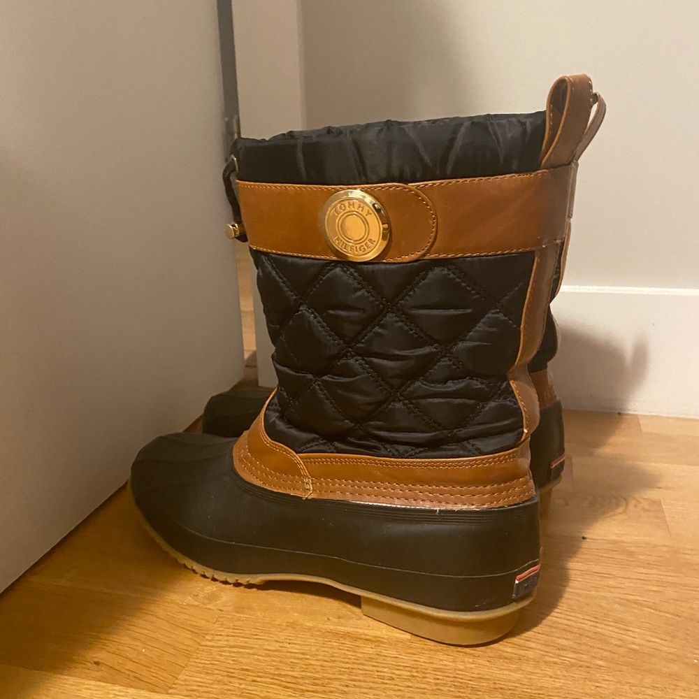 Tommy Hilfiger rain/winter boots for women.